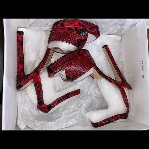 Steve Madden Snake skin heels - Picture 3 of 7
